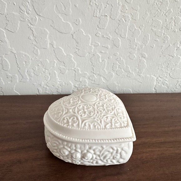 American Vintage Other - Vintage Porcelain Heart Jewelry Box With Lid Trinkets White Floral Cottagecore